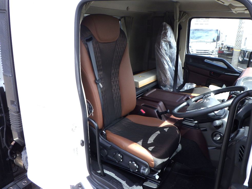 乗車定員は２名です。|日野 レンジャー 2KG-GK2ABA(6x4)の写真6