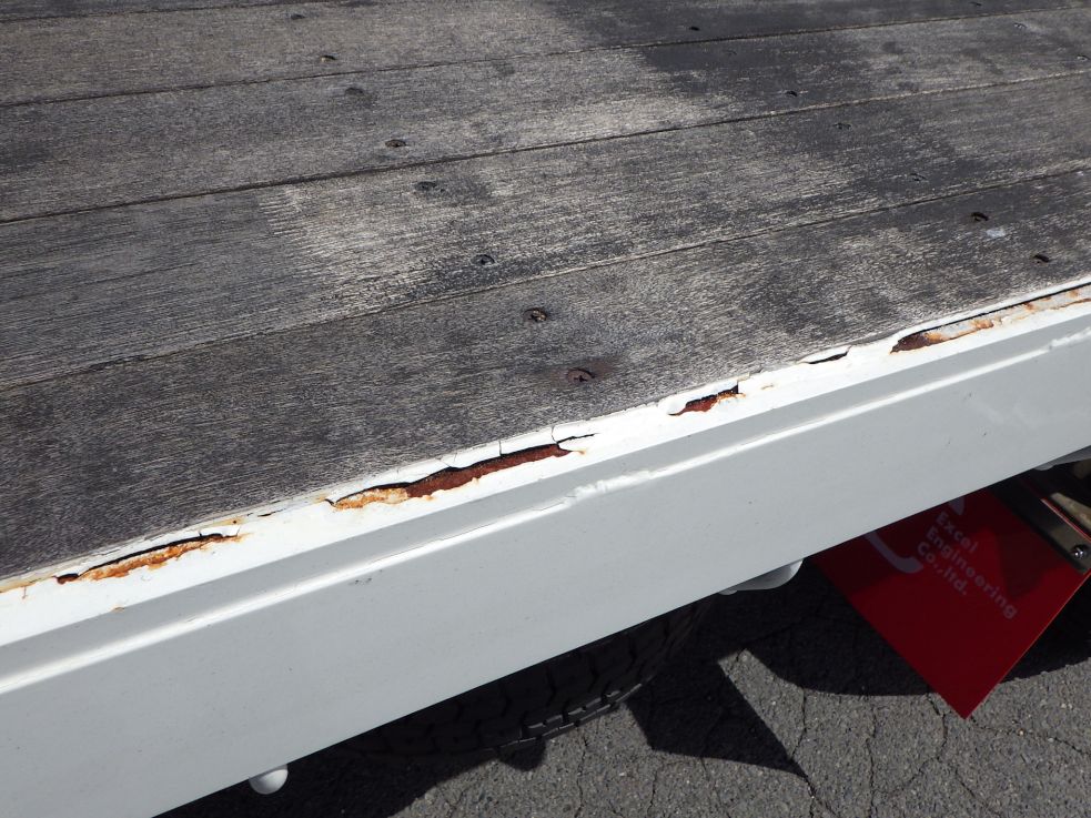 運転席側サイドレール・床板に反り・塗装の剝がれがあります。|日野 レンジャー 2KG-GK2ABAの写真20