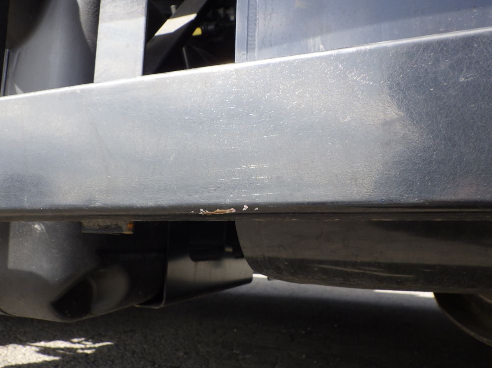 助手席側サイドバンパーに塗装の剝がれがあります。|日野 レンジャー 2KG-GK2ABAの写真22