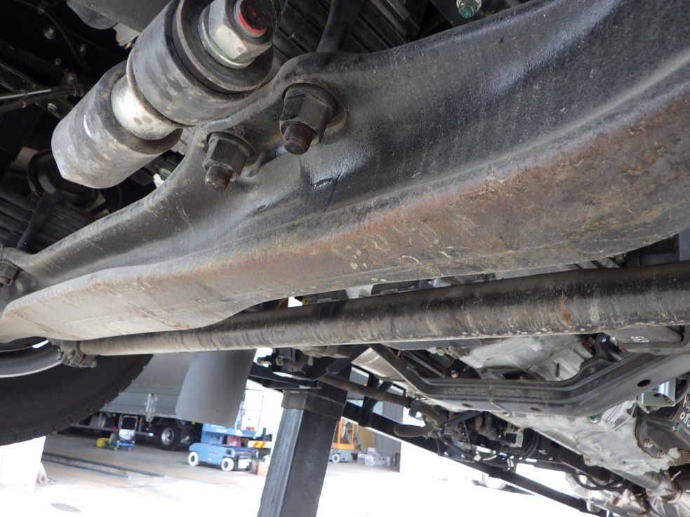 ボディー下周りにサビがあります。|日野 レンジャー 2KG-GK2ABAの写真24