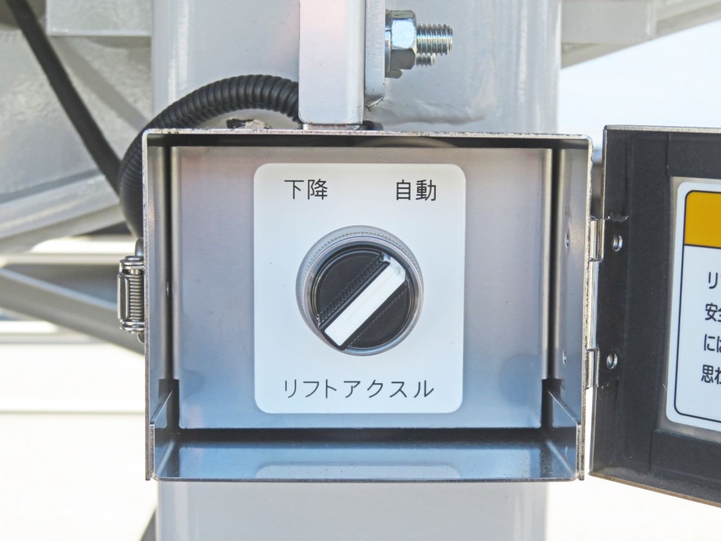 リフトアクスルの切り替えスイッチです。|トレクス  PFB34118の写真20