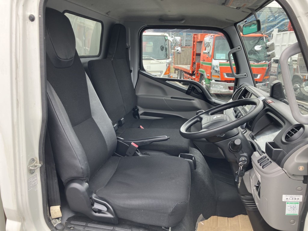 三菱 キャンター 2RG-FBA20(2WD)の写真9