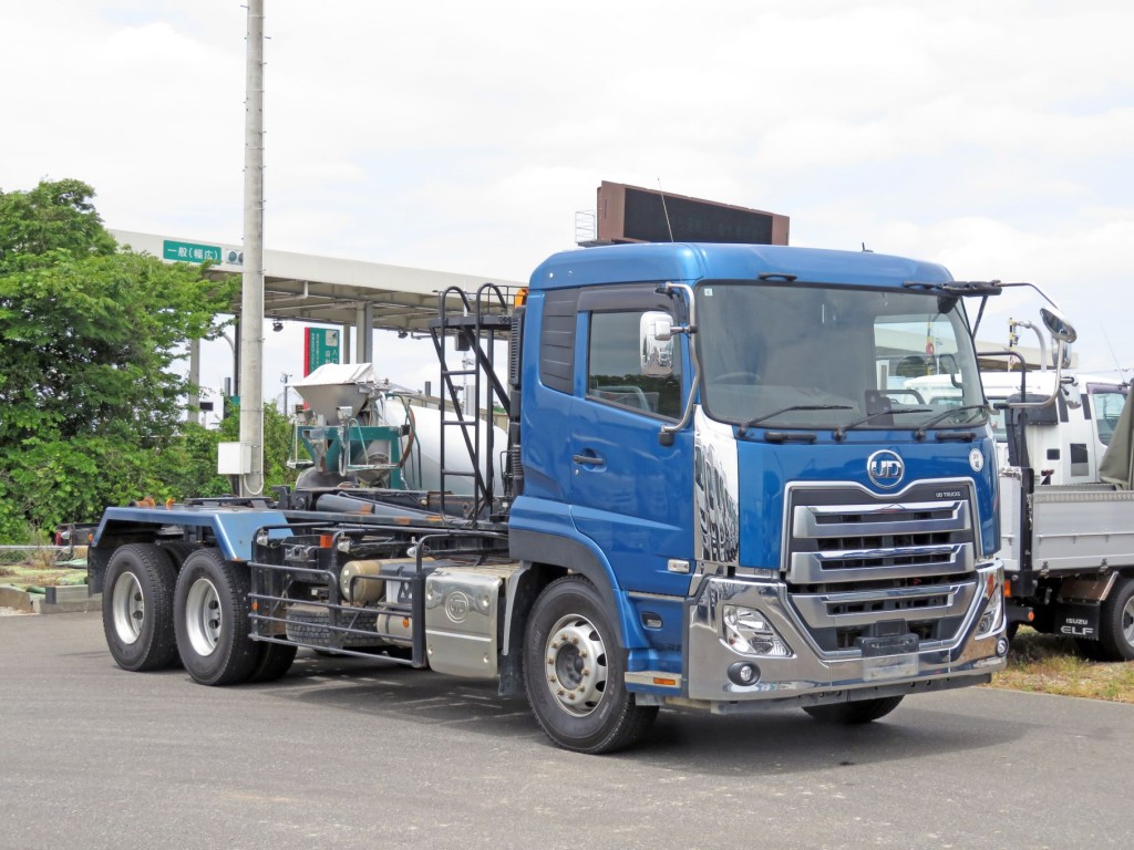 UDトラックス クオン 2PG-CW5ELの写真2