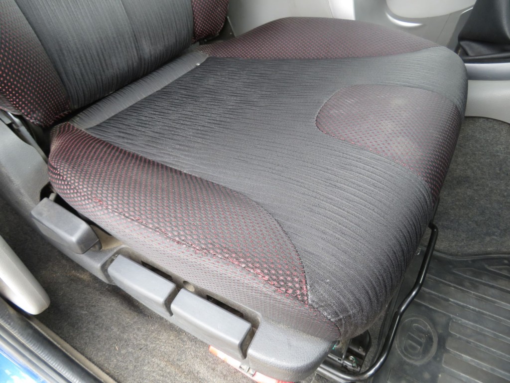 運転席座面の状態です。|UDトラックス クオン 2PG-CW5ELの写真28