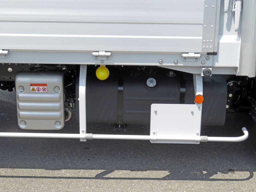 燃料タンクは100Lです。|日野 デュトロ 2KG-XZU722M(2WD)の写真9