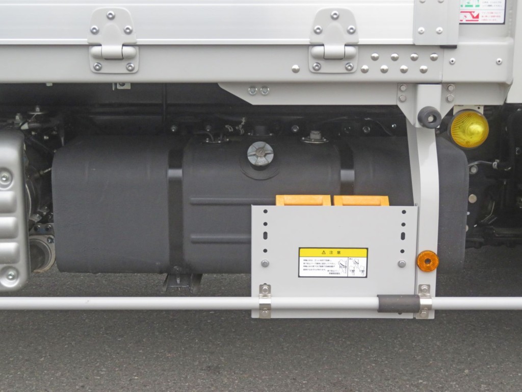 燃料タンクは100Lです。|日野 デュトロ 2KG-XZU722M(2WD)の写真15
