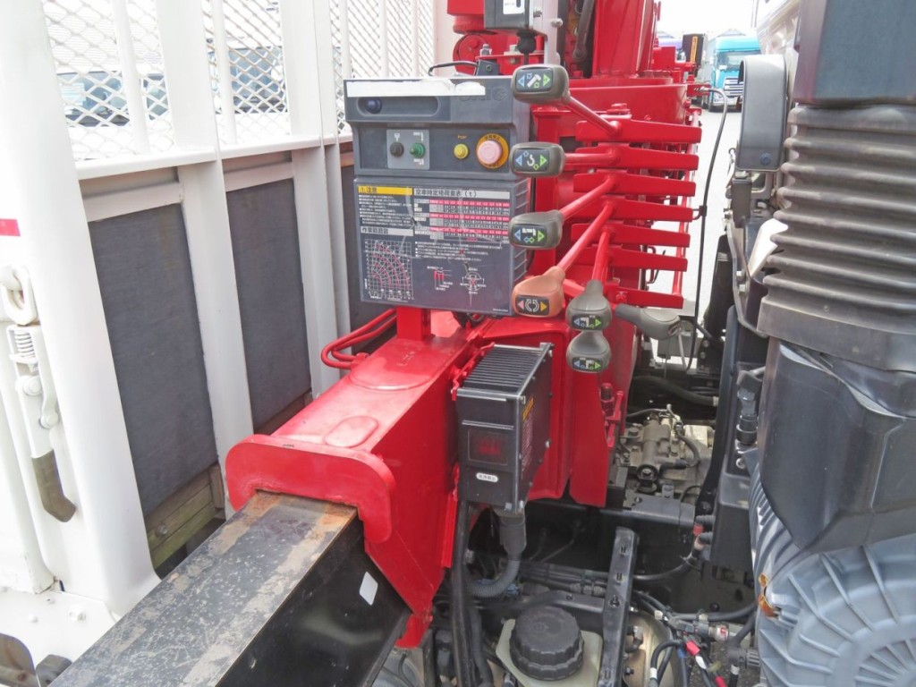 アウトリガーは差し違い式です。|日野 レンジャー 2KG-FD2ABA(2WD)の写真11