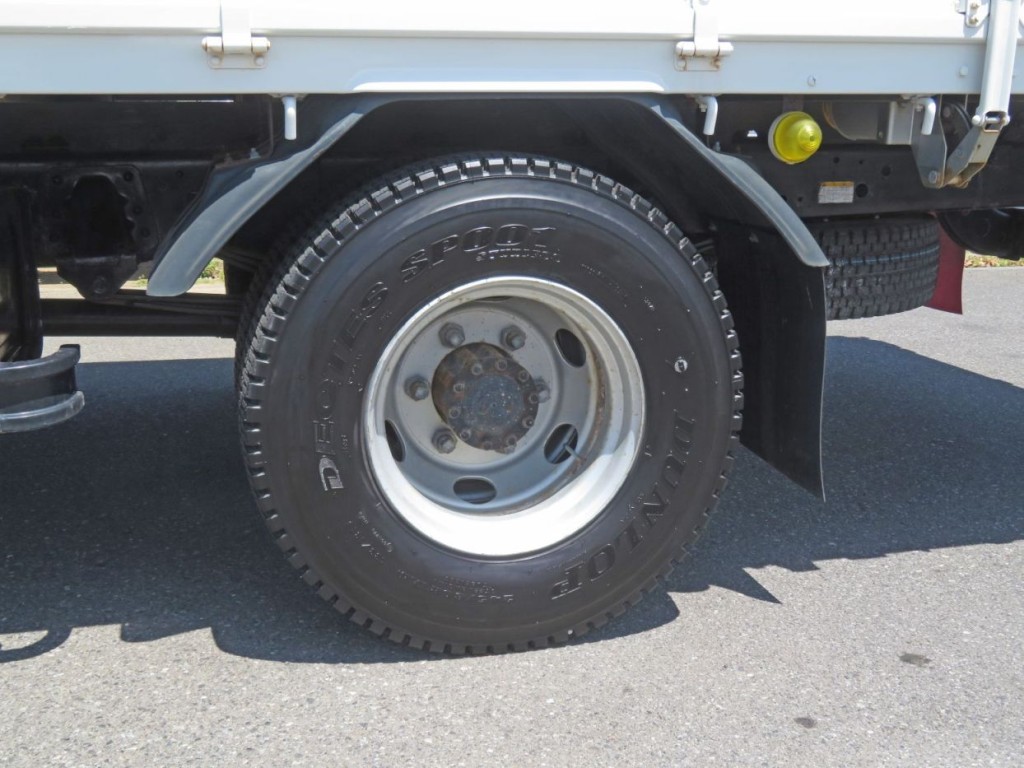 リアフェンダーは樹脂製です。|日野 レンジャー 2KG-FD2ABA(2WD)の写真15