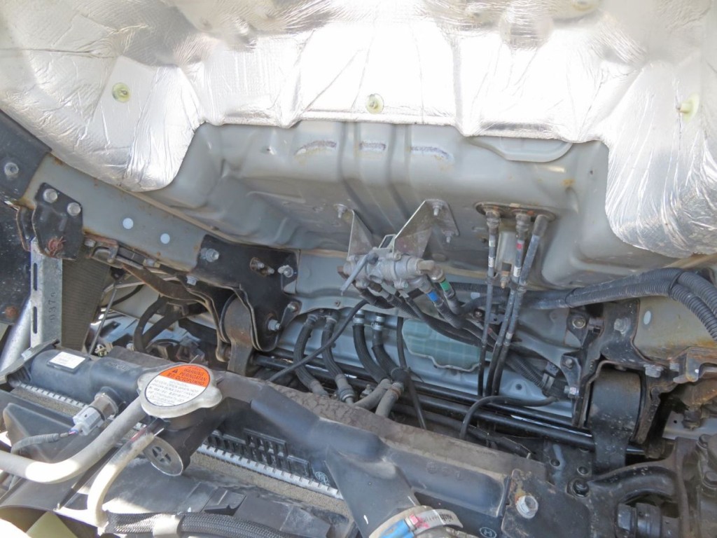 キャブ下に軽いサビがあります。|日野 レンジャー 2KG-FD2ABA(2WD)の写真38