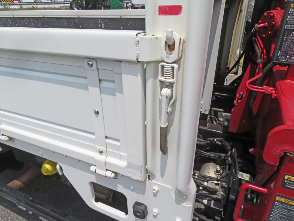 あおりロック前方廻りにサビ・キズがあります。|日野 レンジャー 2KG-FD2ABA(2WD)の写真45