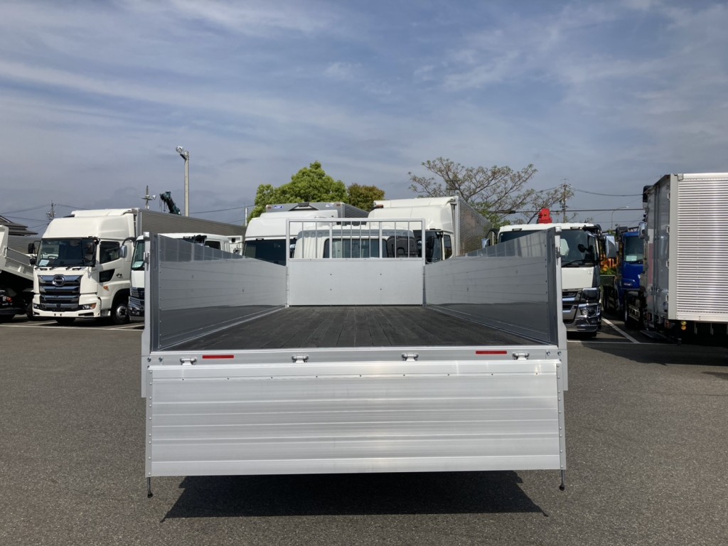 リアアオリを下ろした状態です。|三菱 ファイター 2KG-FK62F(2WD)の写真15