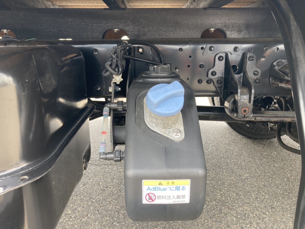 アドブルータンクです。|三菱 ファイター 2KG-FK62F(2WD)の写真24