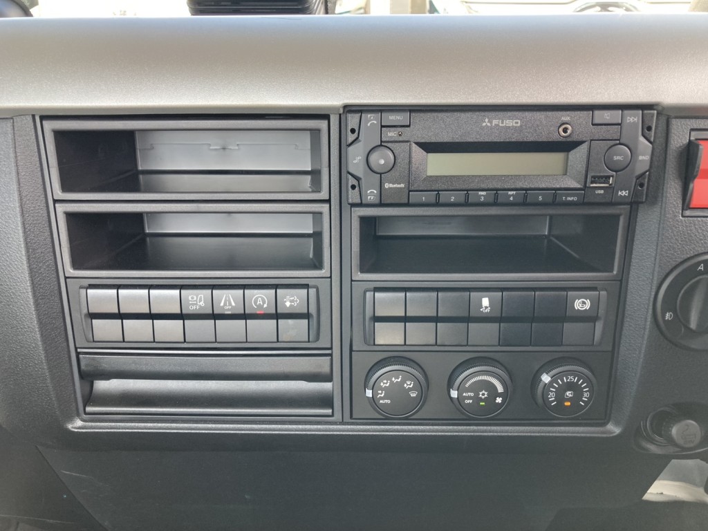 インパネ周りです。|三菱 ファイター 2KG-FK62F(2WD)の写真25