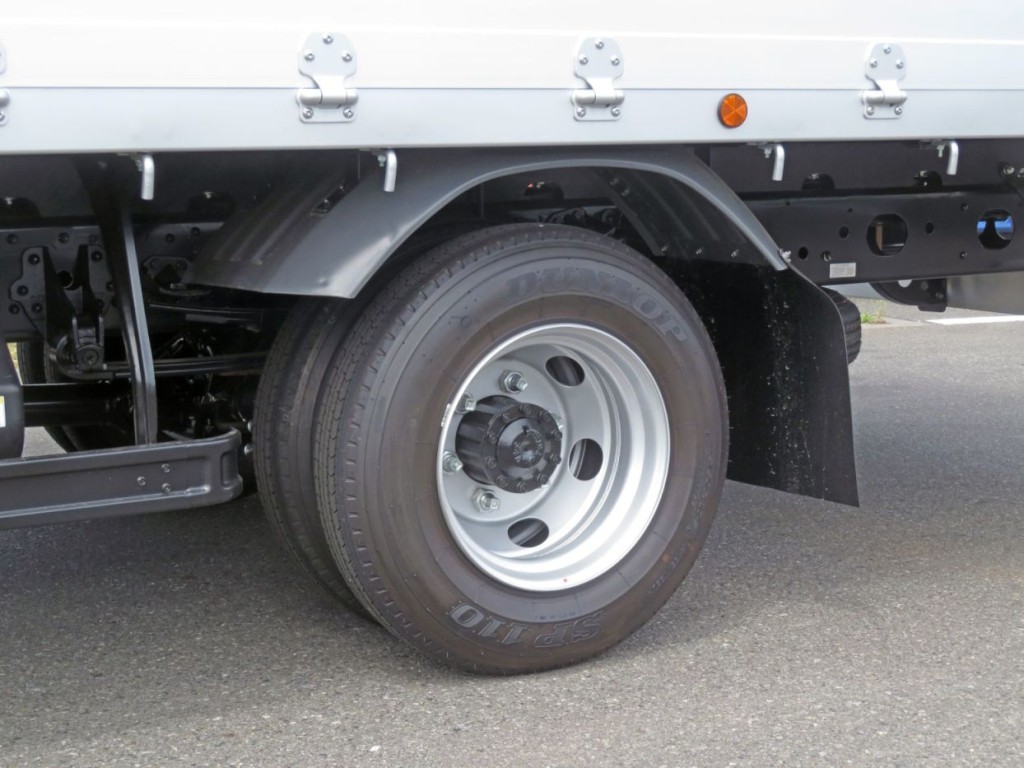 リアフェンダーは樹脂製です。|三菱 ファイター 2KG-FK62F(2WD)の写真9