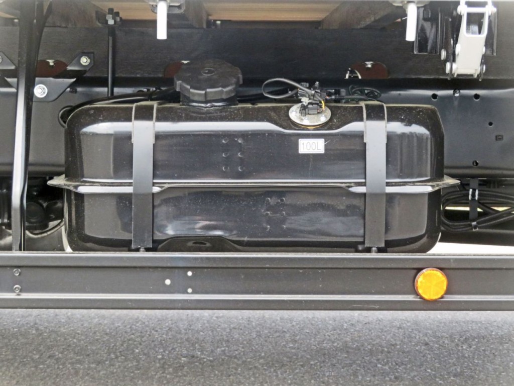 燃料タンクは100Lです。|三菱 ファイター 2KG-FK62F(2WD)の写真11