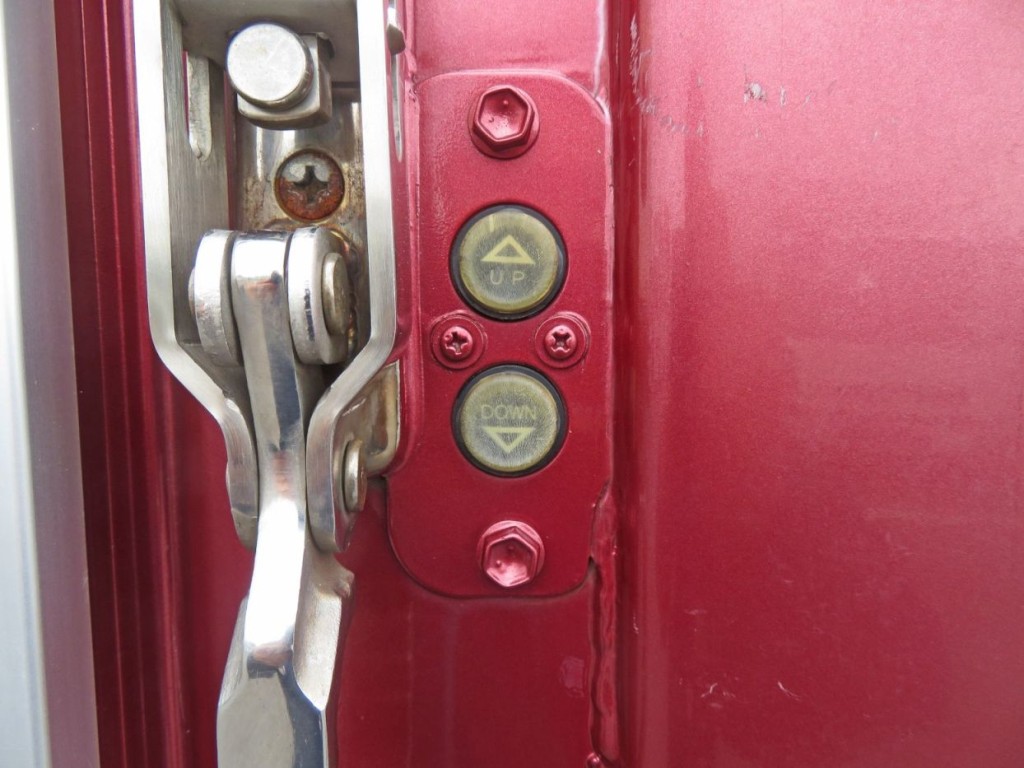 ゲートの操作スイッチです。|三菱 キャンター TPG-FBA50(2WD)の写真11