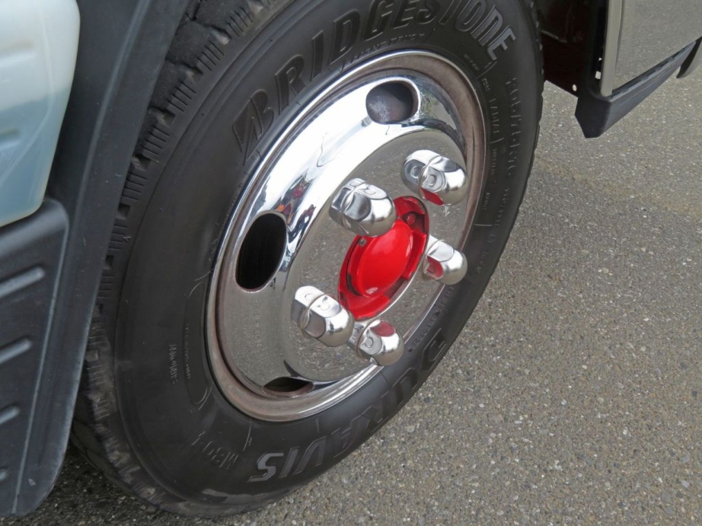 メッキホイールです。|三菱 キャンター TPG-FBA50(2WD)の写真17
