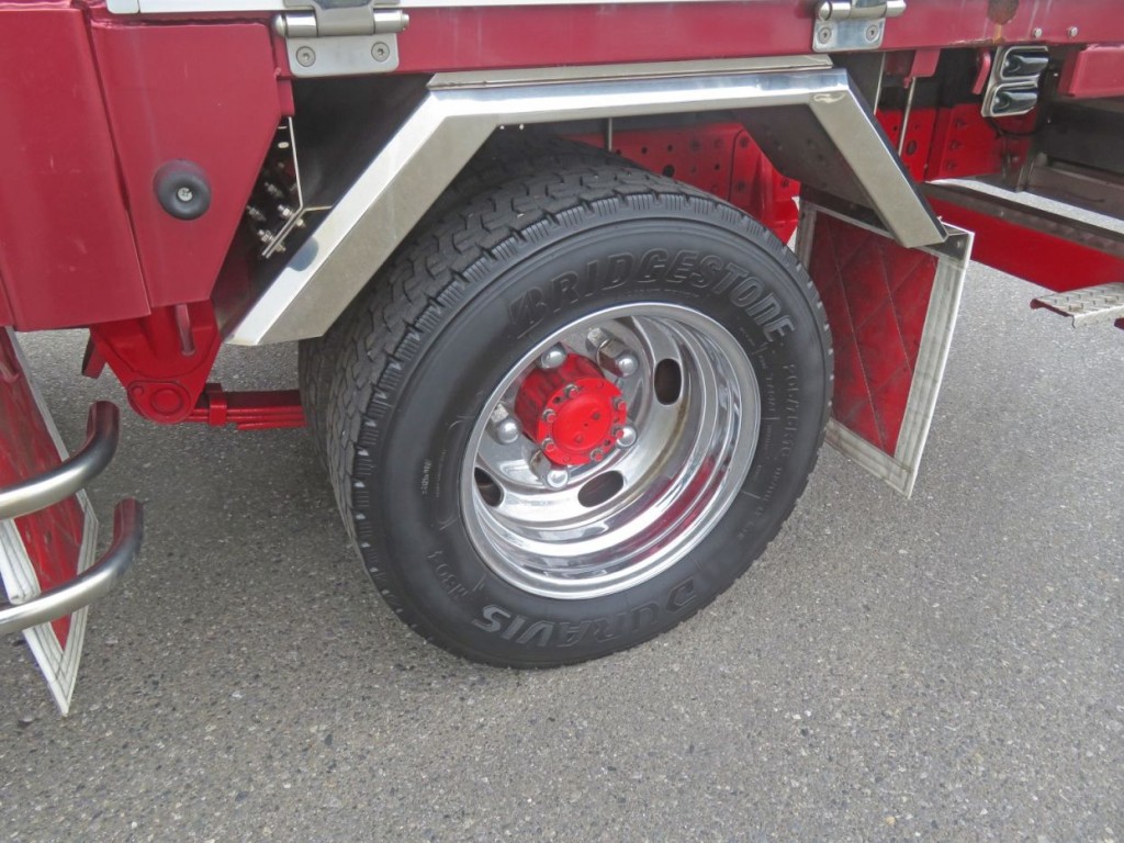 リアフェンダーはステンレス製です。|三菱 キャンター TPG-FBA50(2WD)の写真20