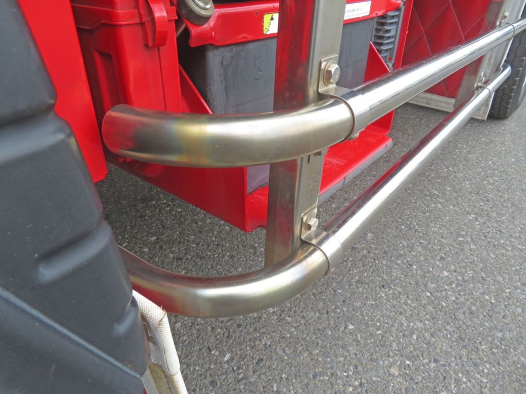 サイドバンパーにサビ水の跡があります。|三菱 キャンター TPG-FBA50(2WD)の写真42