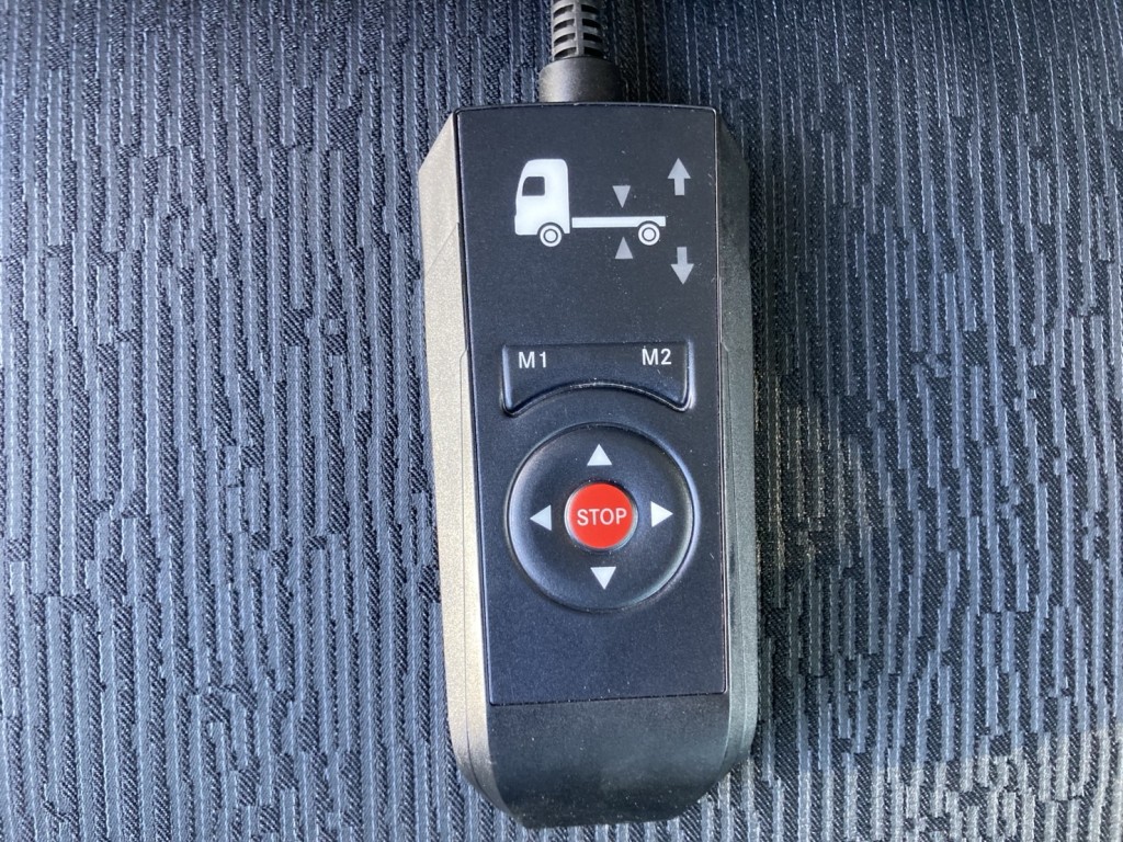 エアサスのコントローラーです。|三菱 スーパーグレート 2PG-FS84VZの写真38