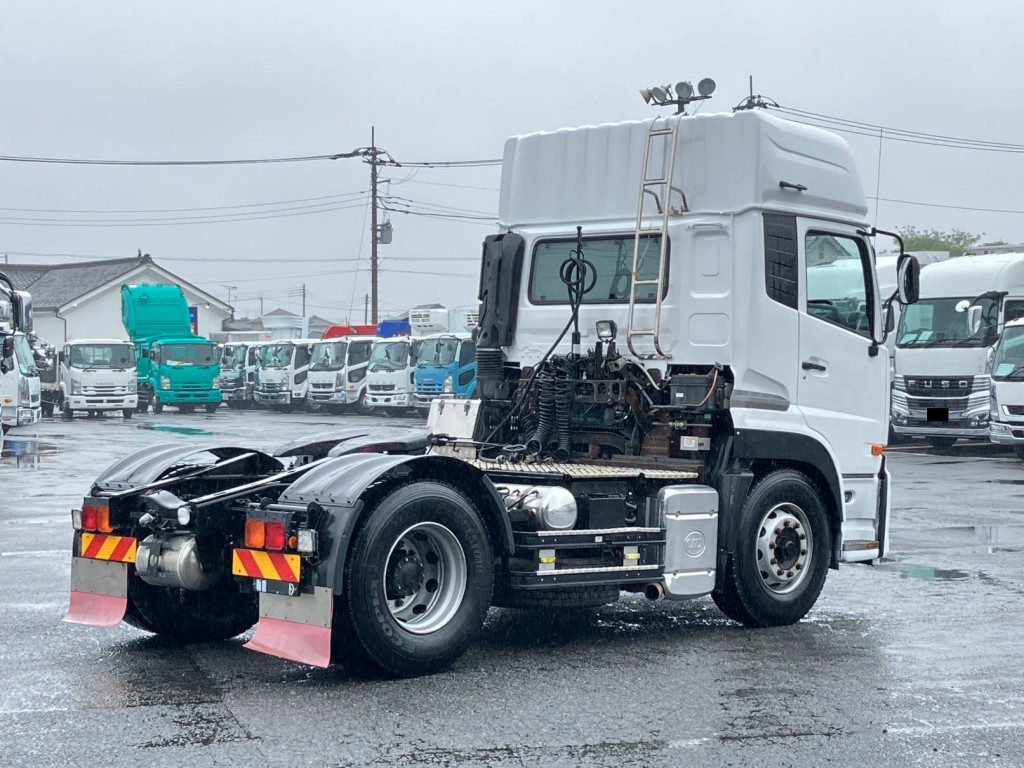 UDトラックス クオン QKG-GK6XAB(2WD)の写真4