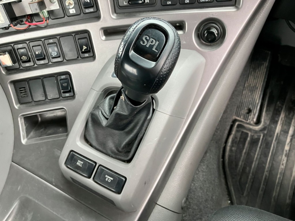 UDトラックス クオン QKG-GK6XABの写真15