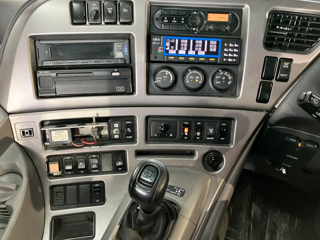 スイッチ類です。|UDトラックス クオン QKG-GK6XAB(2WD)の写真19