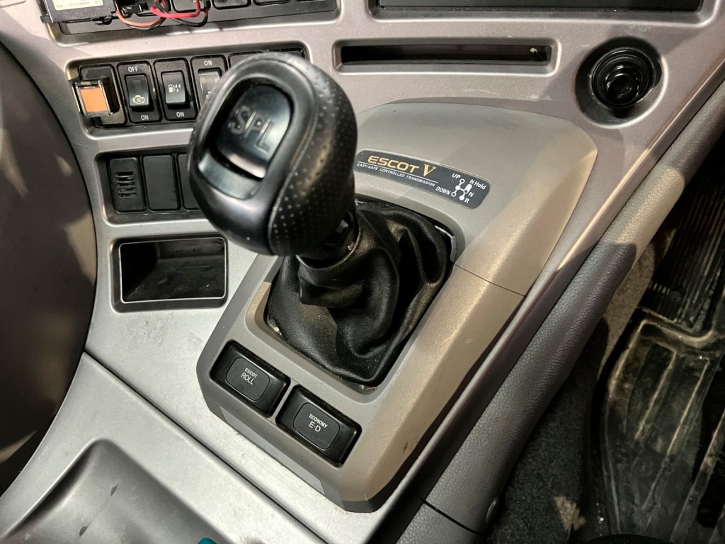 エスコットⅤ・2ペダルです。|UDトラックス クオン QKG-GK6XAB(2WD)の写真22