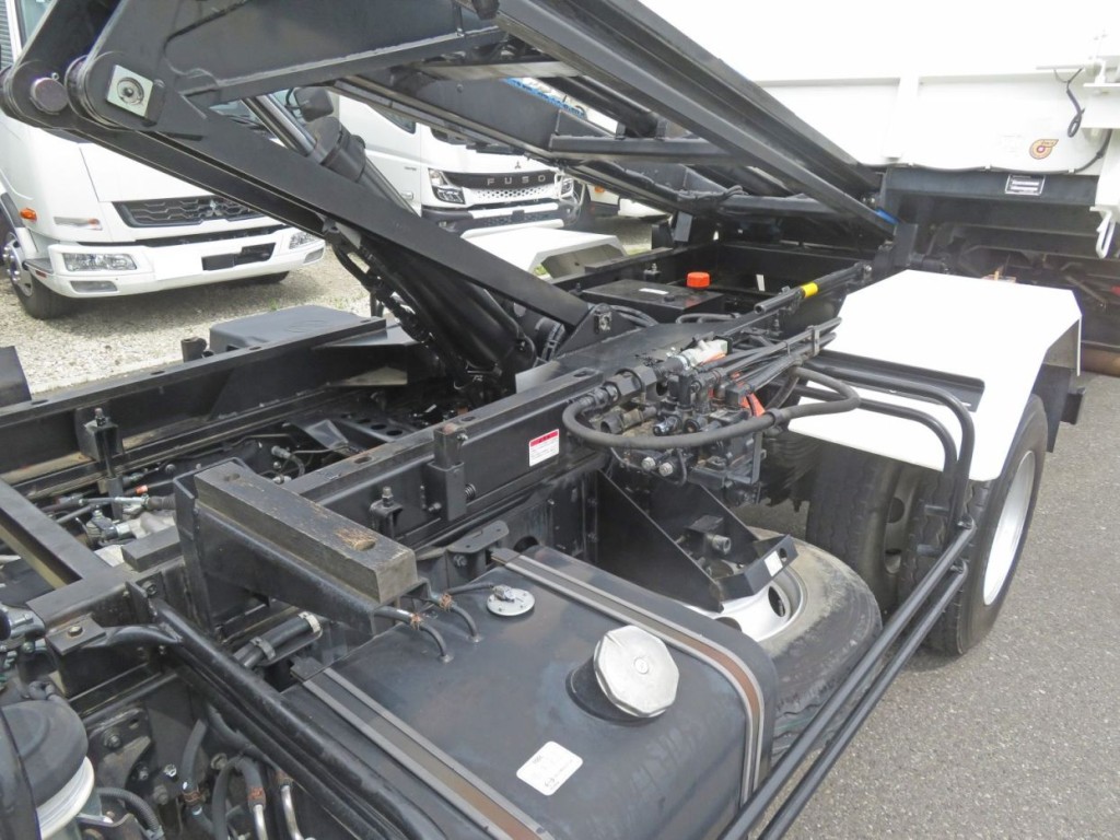 シャーシ周辺に軽いサビがあります。|日野 レンジャー 2KG-FC2ABA(2WD)の写真19