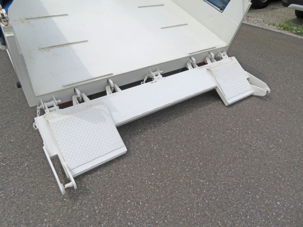 リアゲートを歩みにした状態です。|日野 レンジャー 2KG-FC2ABA(2WD)の写真23