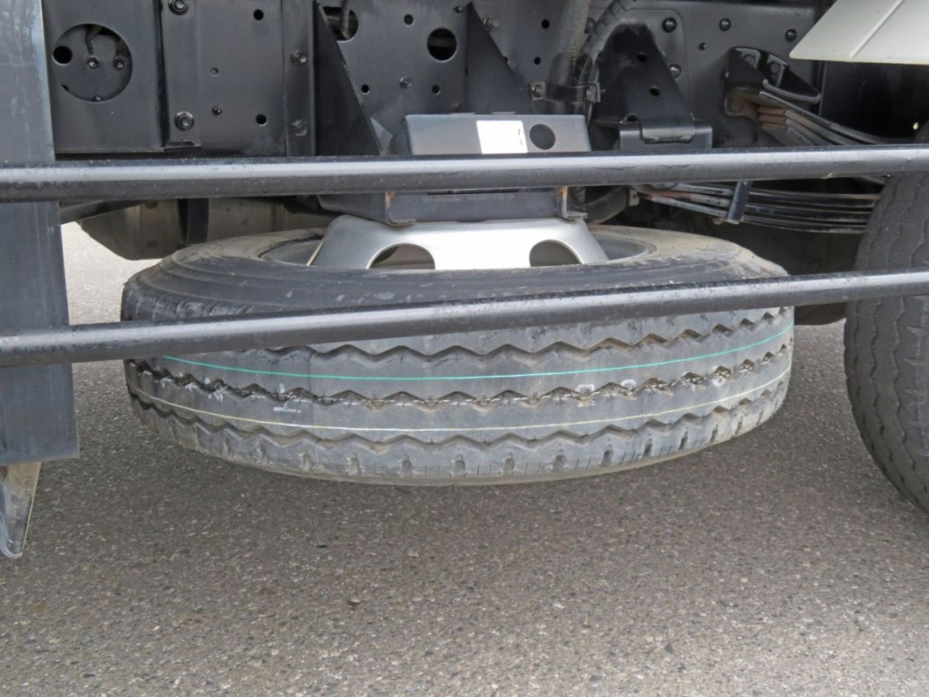 スペアタイヤ付きです。|日野 レンジャー 2KG-FC2ABA(2WD)の写真28