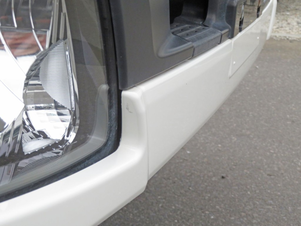 フロントバンパーヘッドライト横にキズがあります。|日野 レンジャー 2KG-FC2ABA(2WD)の写真34