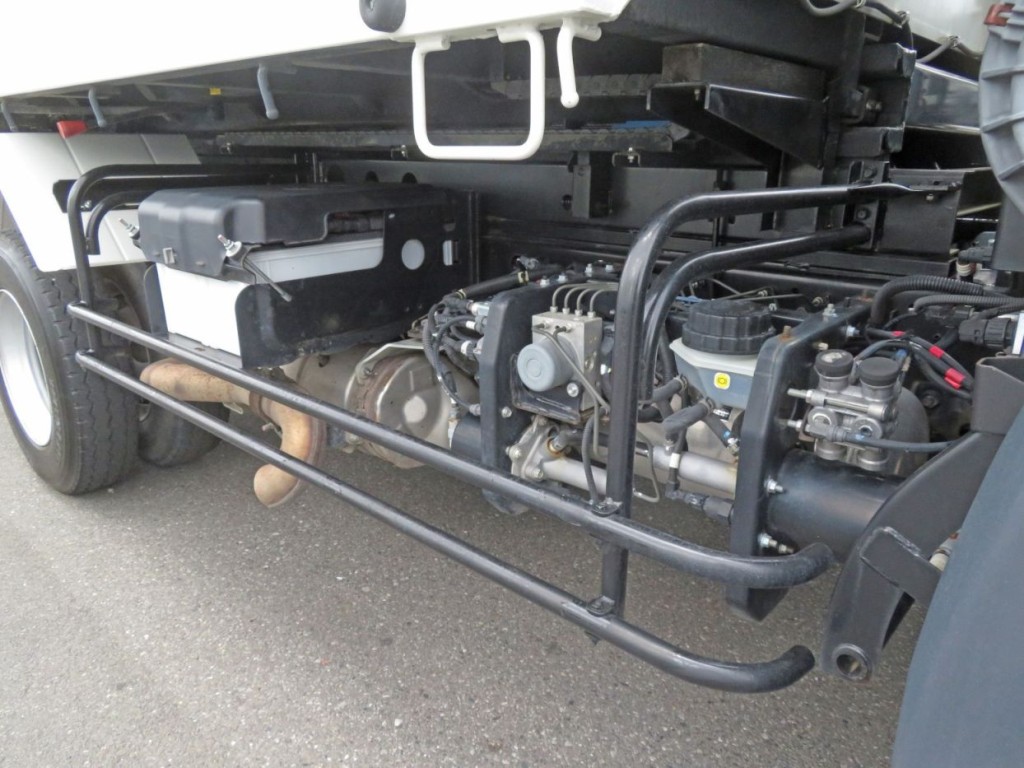 サイドバンパーに細かいキズがあります。|日野 レンジャー 2KG-FC2ABA(2WD)の写真43