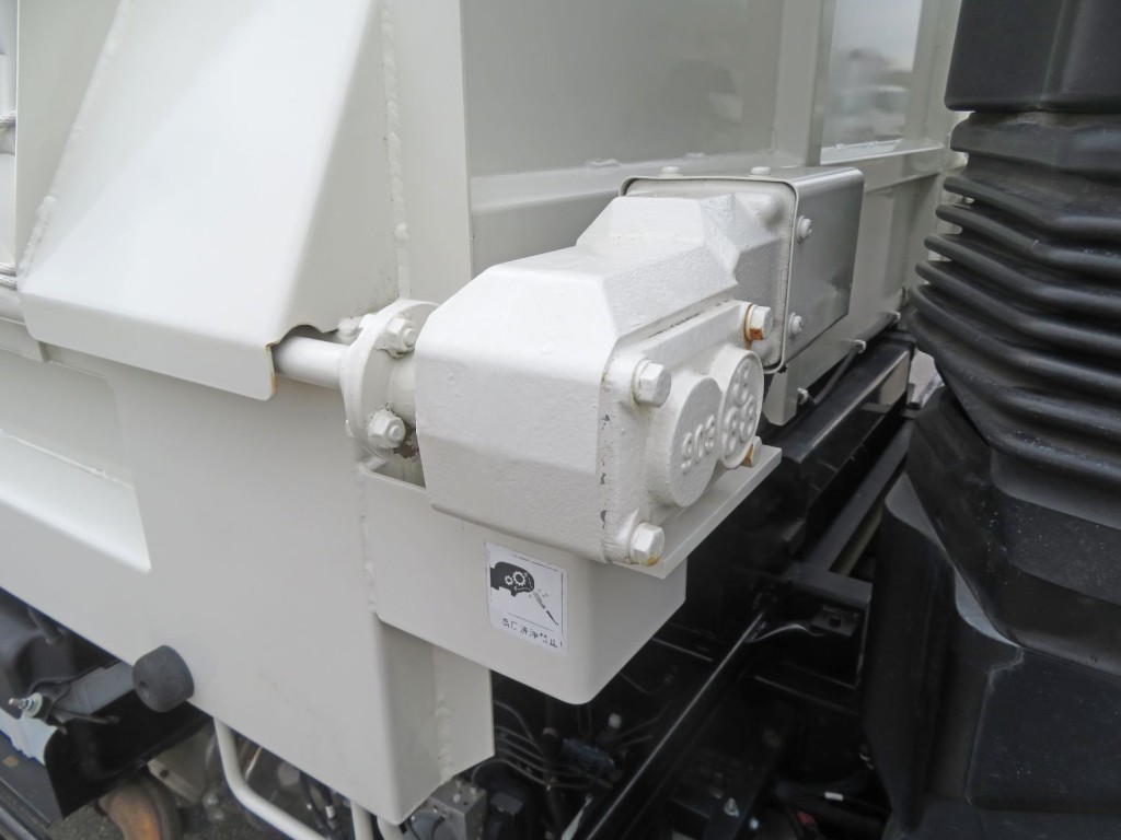 コボレーンモーターに軽いサビがあります。|日野 レンジャー 2KG-FC2ABA(2WD)の写真45