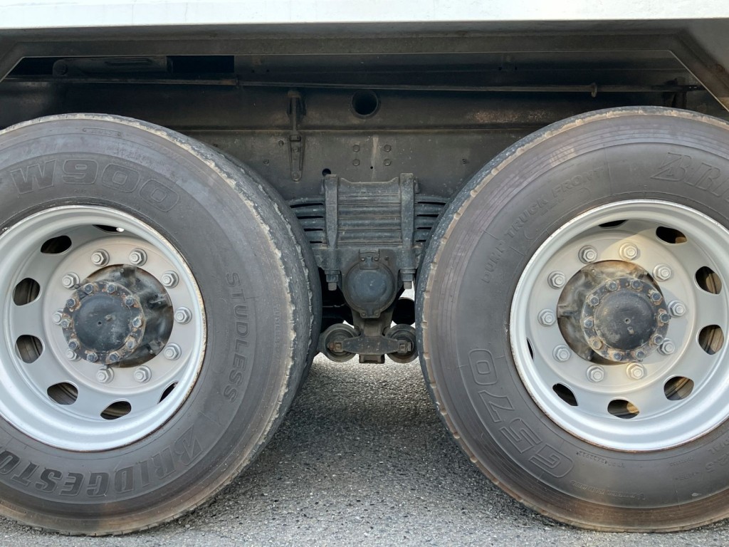 いすゞ ギガ QKG-CXZ77ATの写真6