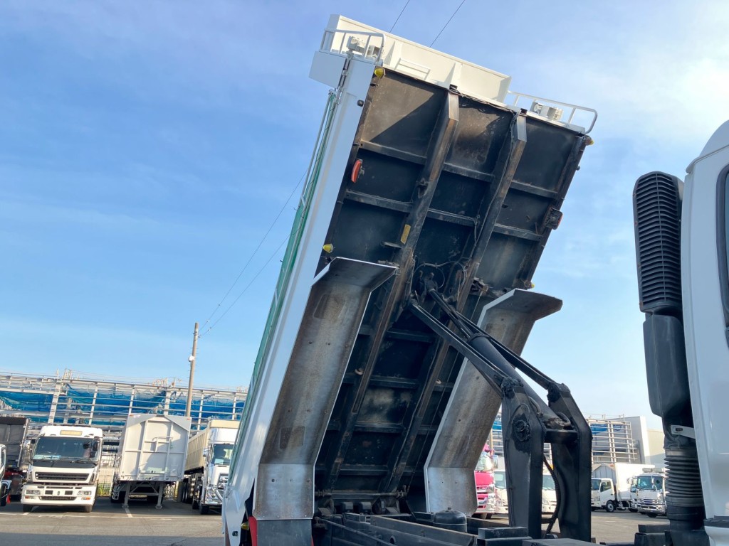 いすゞ ギガ QKG-CXZ77ATの写真9