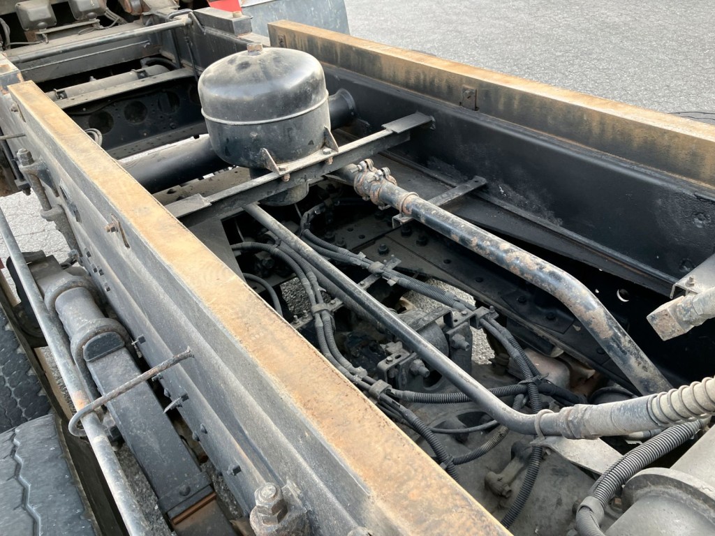 いすゞ ギガ QKG-CXZ77ATの写真10