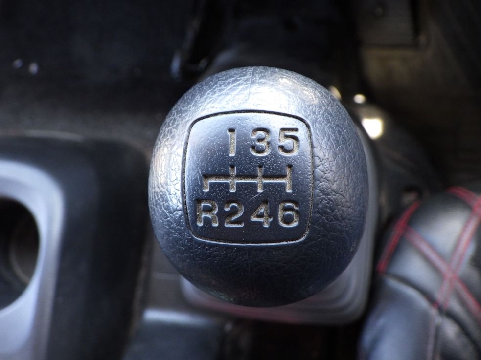 MT６速です。|日野 レンジャー LKG-FE7JLAA(2WD)の写真20