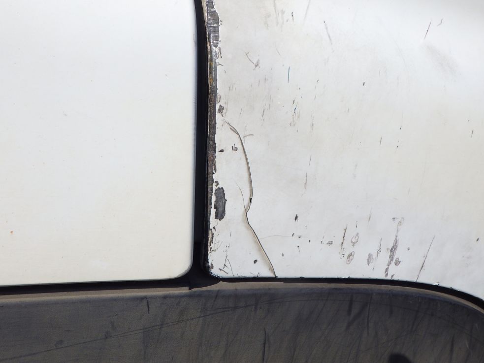 運転席側ドアにキズ・サビ・割れがあります。|いすゞ ギガ PJ-EXD52G6の写真24