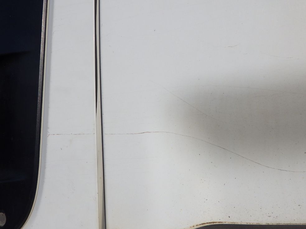 助手席側ドア・クォーターパネルにスレがあります。|いすゞ ギガ PJ-EXD52G6の写真25