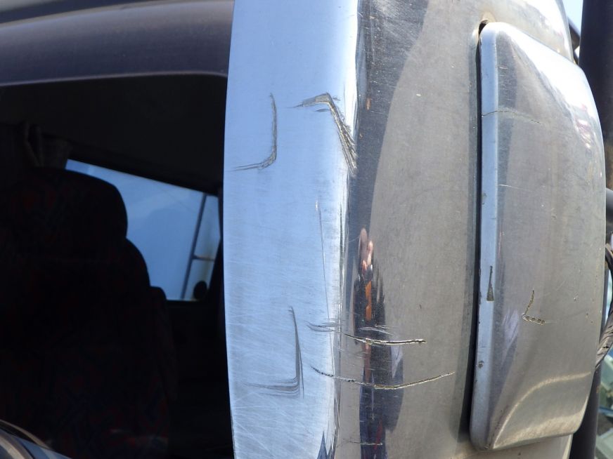 運転席側ミラーにキズがあります。|いすゞ ギガ PJ-EXD52G6の写真32
