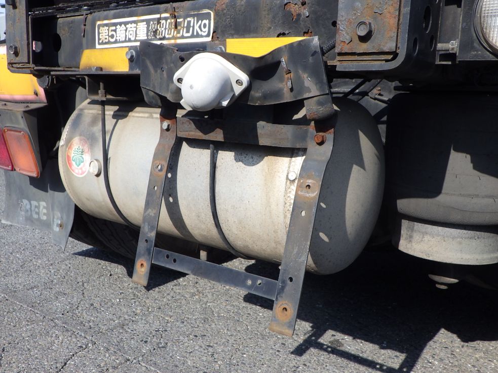 リヤナンバーブレードにキズ・サビ・曲がりがあります。|いすゞ ギガ PJ-EXD52G6の写真45