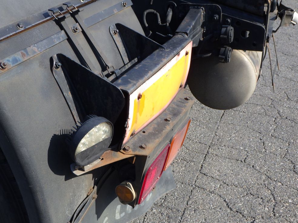 左右のテールブラケットに曲がりがあります。|いすゞ ギガ PJ-EXD52G6の写真46