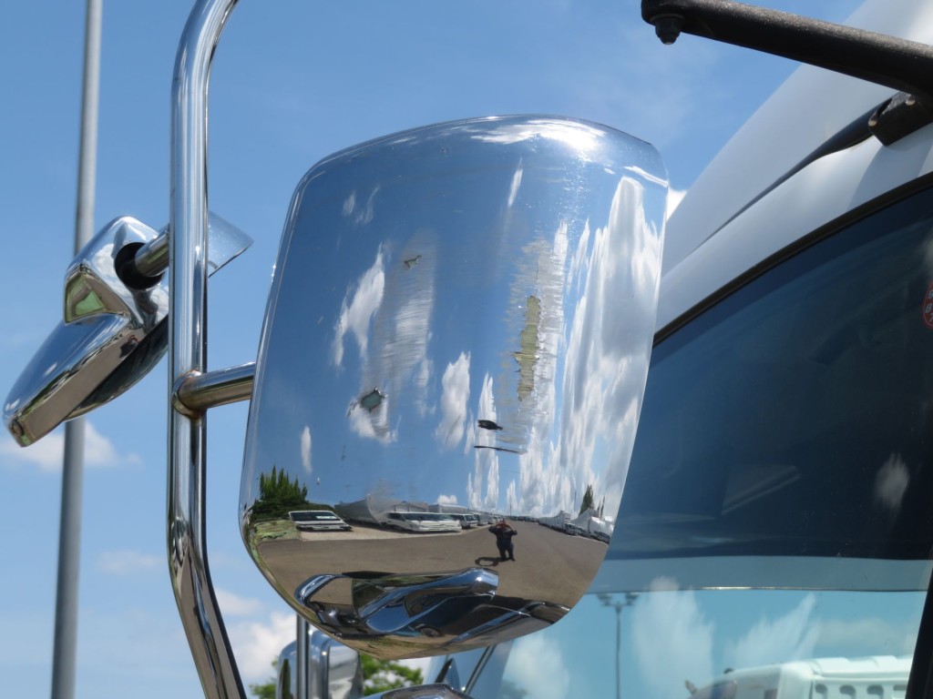 助手席側サイドミラーカバーにキズがあります。|いすゞ フォワード TKG-FRR90T2(2WD)の写真13
