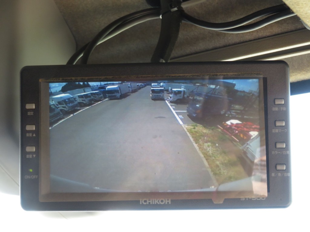 液晶バックモニター付きです。|いすゞ フォワード TKG-FRR90T2(2WD)の写真25