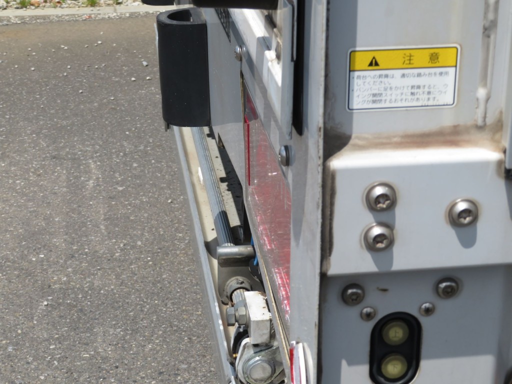 リアレール運転席側にヘコミがあります。|いすゞ フォワード TKG-FRR90T2(2WD)の写真49