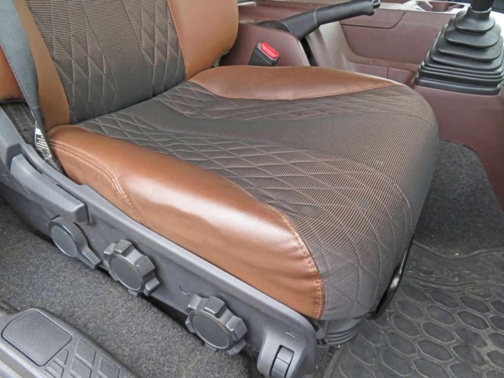運転席座面の状態です。|日野 レンジャー 2PG-FD2ABA(2WD)の写真25