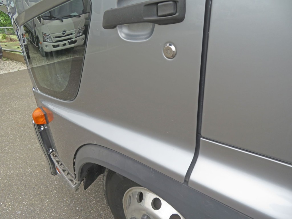 助手席側ドア周りに軽いキズがあります。|日野 レンジャー 2PG-FD2ABA(2WD)の写真29