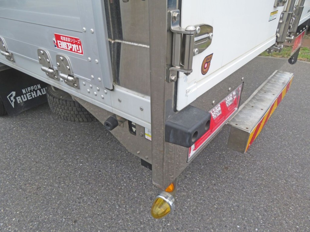 門口下部周りに軽い線キズがあります。|日野 レンジャー 2PG-FD2ABA(2WD)の写真43