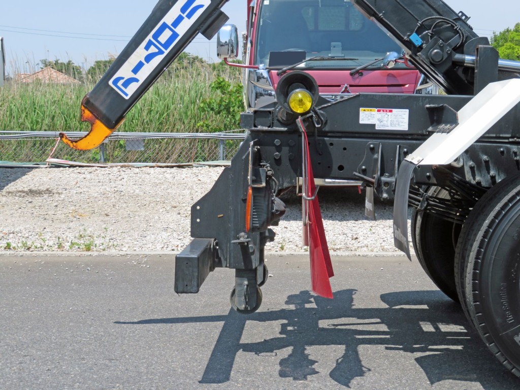 リアジャッキは手動式です。|日野 レンジャー TKG-FD9JGAA(2WD)の写真8